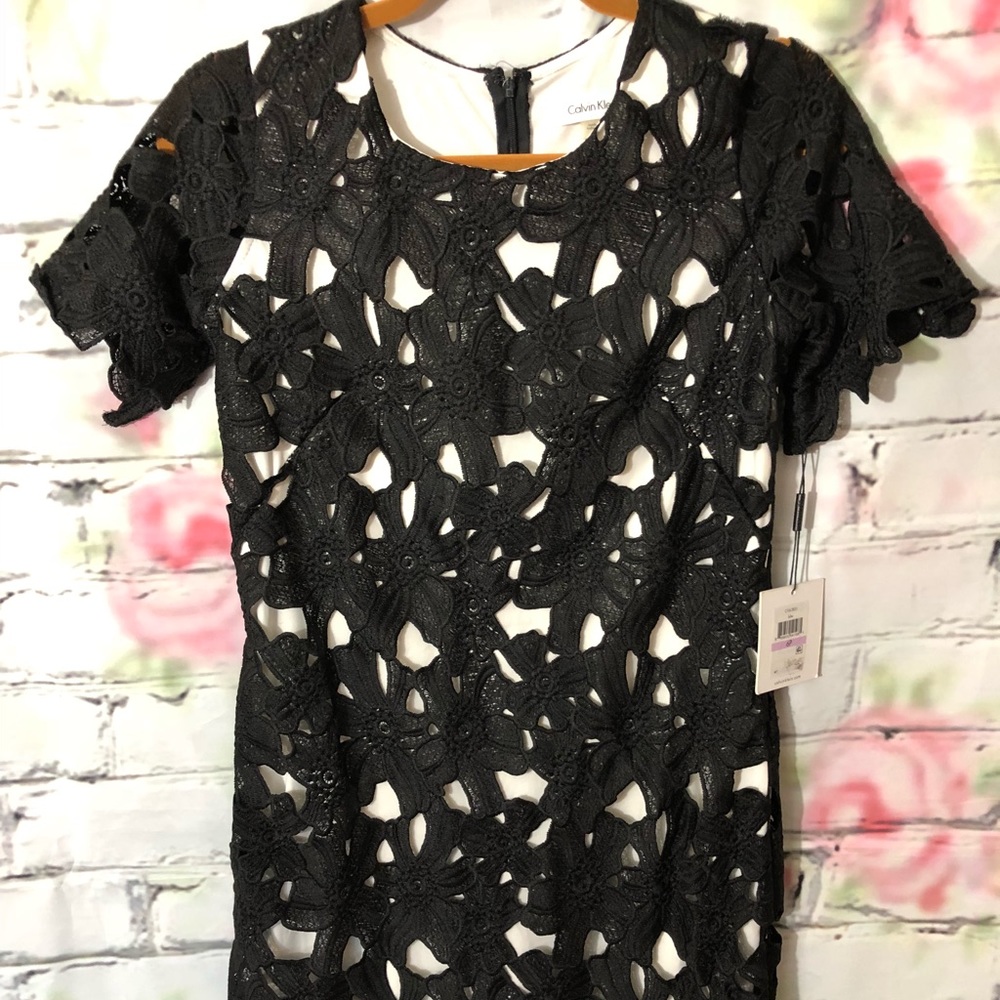 Gorgeous embroidered dress w short sleeves